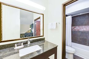 Super 8 by Wyndham Cotulla TX