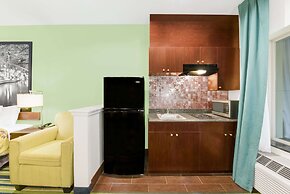 Super 8 by Wyndham Cotulla TX