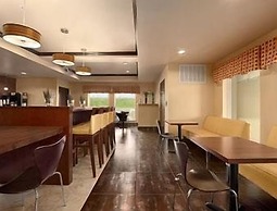 Super 8 by Wyndham Cotulla TX