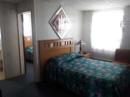 Suitcase Motel & Travel