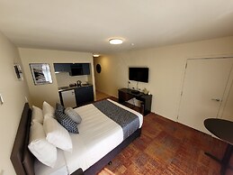 City of Sails Motel