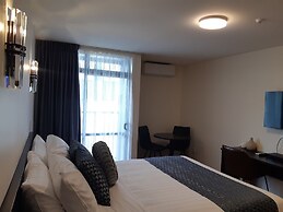 City of Sails Motel