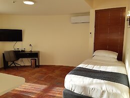 City of Sails Motel