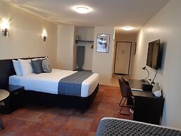 City of Sails Motel