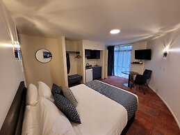 City of Sails Motel