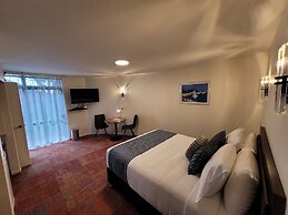City of Sails Motel