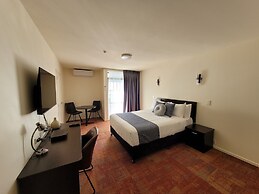 City of Sails Motel