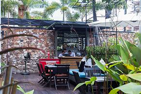 Apsara Centrepole Hotel