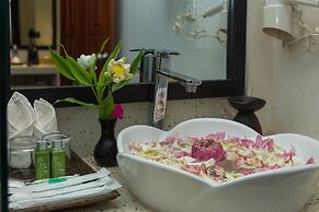 Apsara Centrepole Hotel