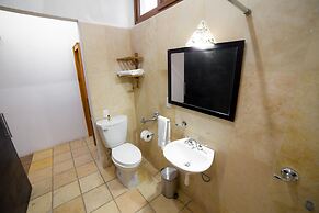 Hotel y Centro de Convenciones Jardines del Lago