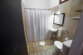 Hotel y Centro de Convenciones Jardines del Lago