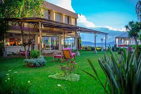 Hotel y Centro de Convenciones Jardines del Lago