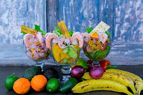 Hotel y Centro de Convenciones Jardines del Lago