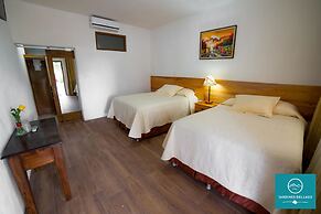 Hotel y Centro de Convenciones Jardines del Lago