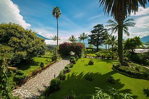 Hotel y Centro de Convenciones Jardines del Lago