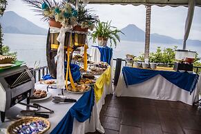 Hotel y Centro de Convenciones Jardines del Lago