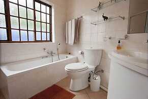 Bizafrika Guest Lodge & Conference Center