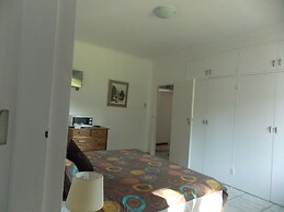 Bizafrika Guest Lodge & Conference Center