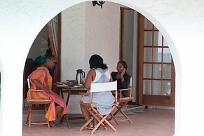 Bizafrika Guest Lodge & Conference Center