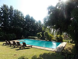 Bizafrika Guest Lodge & Conference Center