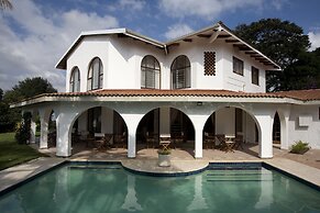 Bizafrika Guest Lodge & Conference Center