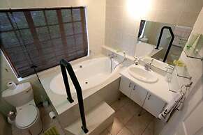 Bizafrika Guest Lodge & Conference Center