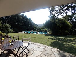 Bizafrika Guest Lodge & Conference Center