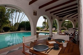 Bizafrika Guest Lodge & Conference Center