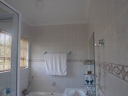 Bizafrika Guest Lodge & Conference Center