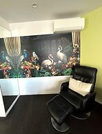 DeLorenzo's Studio Apartments