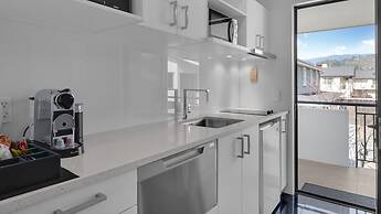 DeLorenzo's Studio Apartments