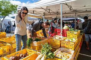 DeLorenzo's Studio Apartments