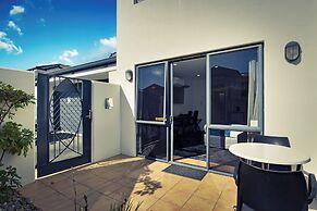 DeLorenzo's Studio Apartments