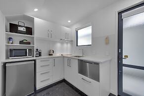 DeLorenzo's Studio Apartments