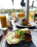 DeLorenzo's Studio Apartments