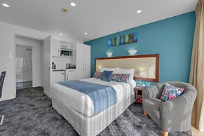 DeLorenzo's Studio Apartments