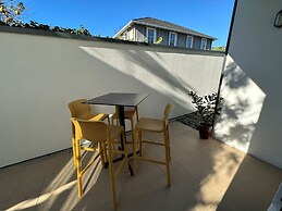 DeLorenzo's Studio Apartments