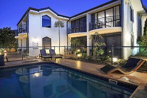 DeLorenzo's Studio Apartments