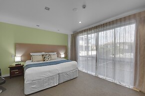 DeLorenzo's Studio Apartments