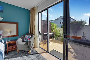 DeLorenzo's Studio Apartments