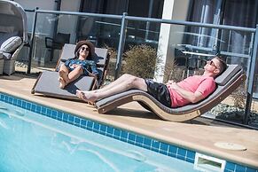 DeLorenzo's Studio Apartments