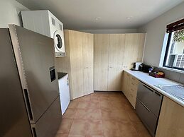 DeLorenzo's Studio Apartments