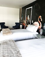 DeLorenzo's Studio Apartments