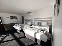 DeLorenzo's Studio Apartments