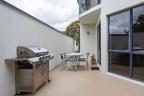 DeLorenzo's Studio Apartments