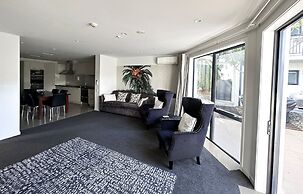 DeLorenzo's Studio Apartments