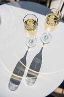 DeLorenzo's Studio Apartments