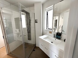 DeLorenzo's Studio Apartments