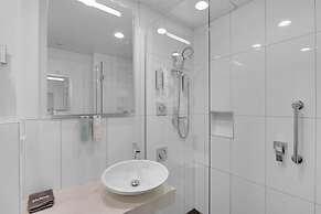 DeLorenzo's Studio Apartments