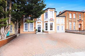 Arinza Hotel, London Ilford